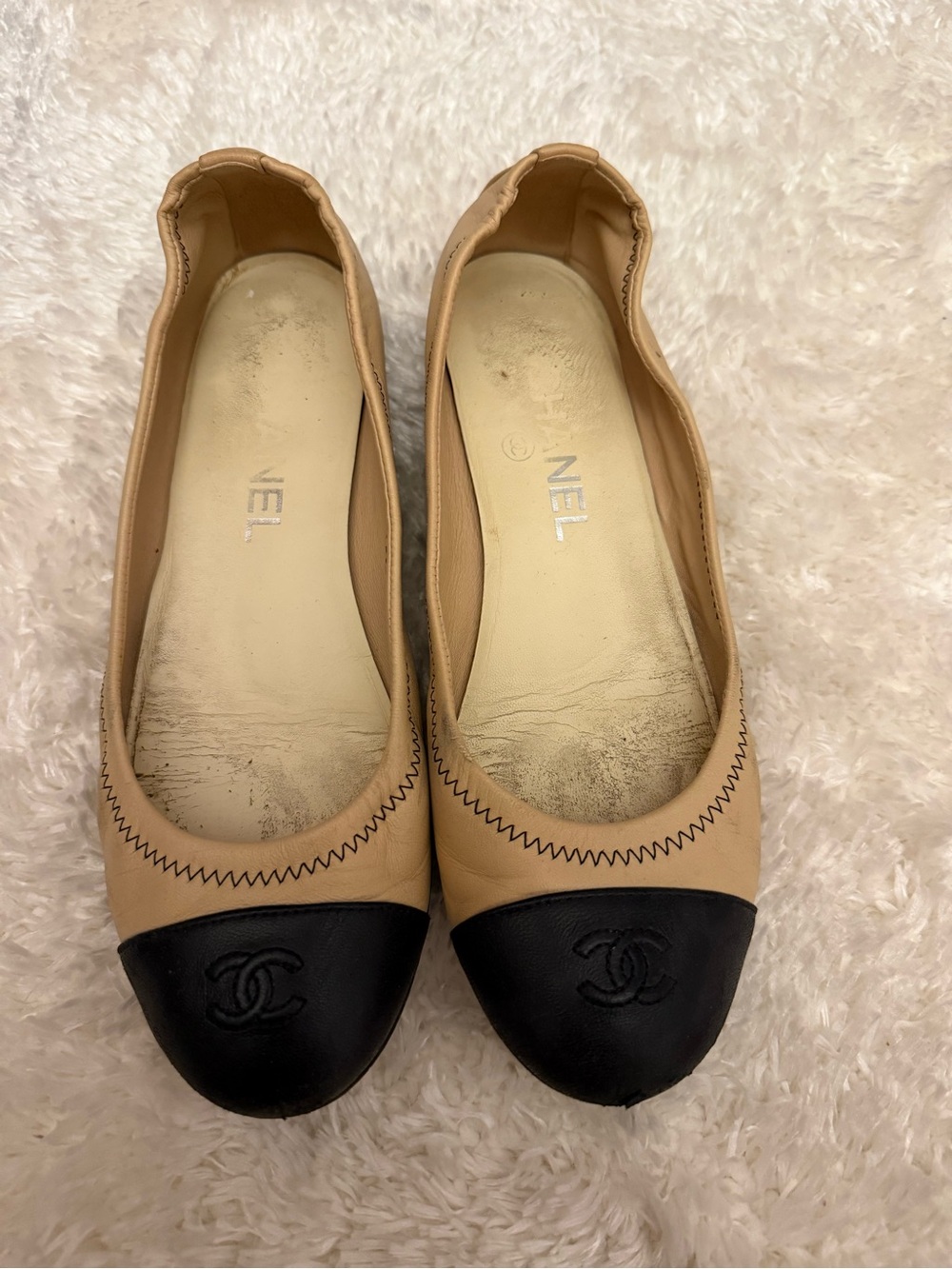 CHANEL Two-Tone Beige Leather Ballet Flats with Black Cap Toe
